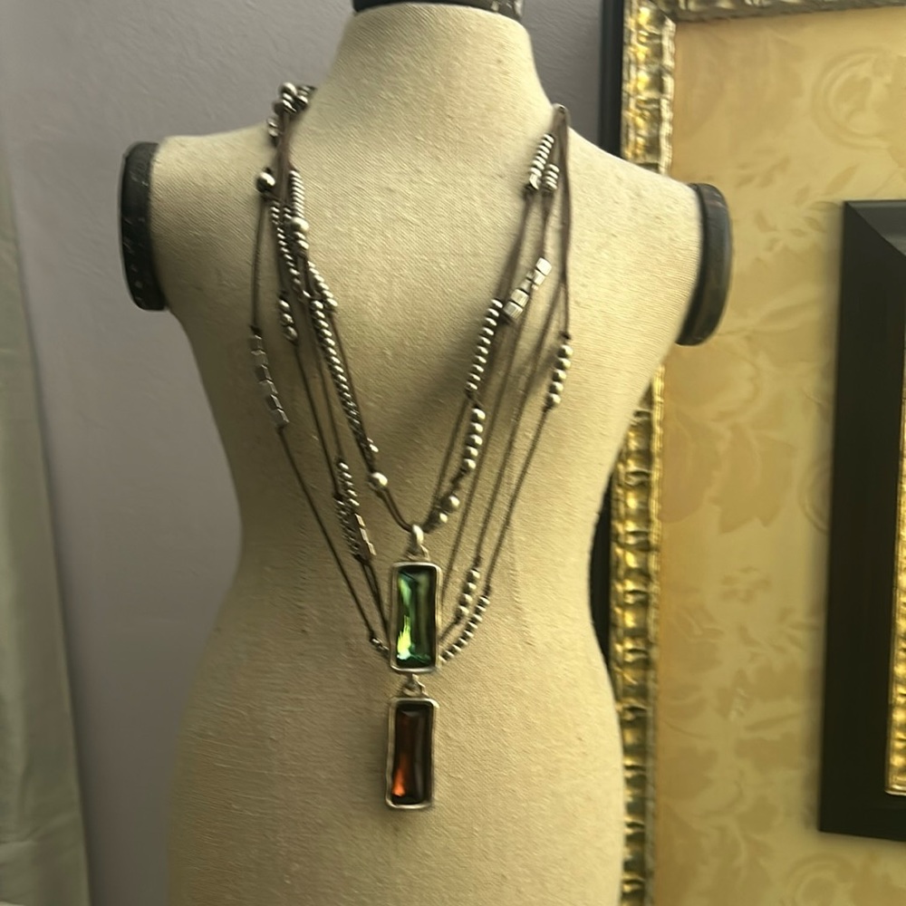 Uno de 50 necklace silver and rawhide with long rectangular green and red stones